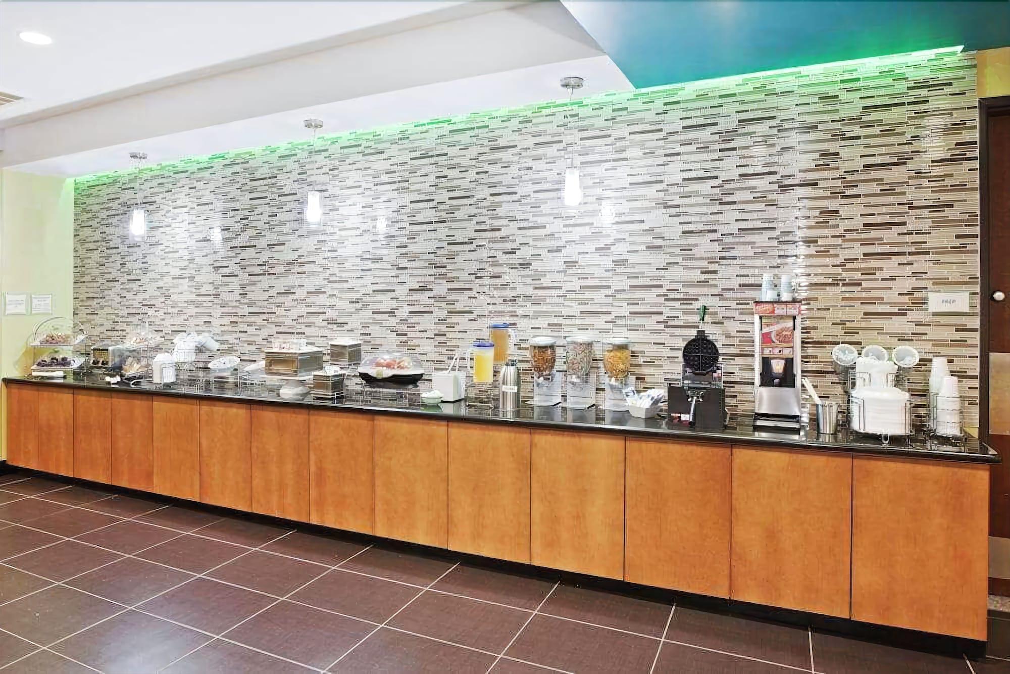 La Quinta By Wyndham Tulsa - Catoosa Hotell Eksteriør bilde
