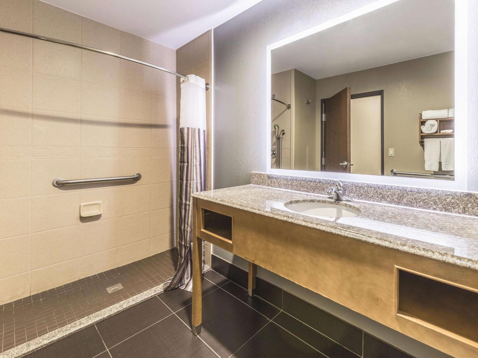 La Quinta By Wyndham Tulsa - Catoosa Hotell Eksteriør bilde